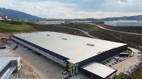 logistica adidas